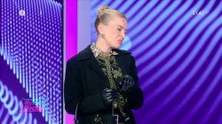 Η σημερινή εμφάνιση της Αμάντας κερδίζει τις εντυπώσεις - Η Αμάντα μιμείται την Μορτασία