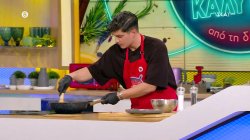 Ο Άκης μαγειρεύει χοιρινή τηγανιά Los Amigos με την βοήθεια του Δημήτρη 