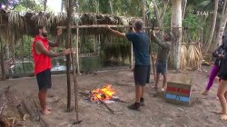Οι Διάσημοι με προτροπή της Κατερίνας κατασκευάζουν ένα σκέπαστρο για την φωτιά