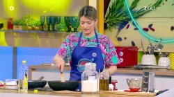 Η Εβίτα φτιάχνει πειραγμένο κερκυραϊκό σαβόρο με ντομάτα, αγγουράκι τουρσί και κουνουπίδι