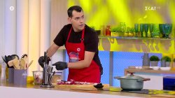 Ο Αποστόλης καλείται να μαγειρέψει μπιφτέκια κοτόπουλο με βιδωμένη σαλάτα