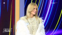 Τα κορίτσια δεν ενθουσιάζονται με το look της Έφης - Η Σέβη κάνει αρκετά αρνητικά σχόλια