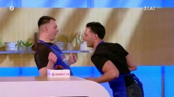 Τα αγόρια ξέχασαν βασικά υλικά και πλέον θα πρέπει να ανέβουν βουνό, ωστόσο δεν χάνουν το κέφι τους 