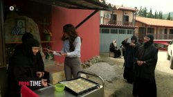 Οι μοναχές φτιάχνουν νηστίσιμα πιττάκια και εξηγούν για ποιους λόγους χρησιμοποιούν το ίντερνετ 