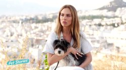 Η Ντορέττα Παπαδημητρίου και η αγαπημένη της σκυλίτσα Gigi στην παρέα μας