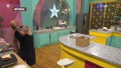 Ο Τάκης μάλωσε με την πρίζα 