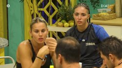 Η Βίκυ ξεκαθαρίζει στον Άρη οτι δεν είπε σε κανέναν αυτά που ακούστηκαν 