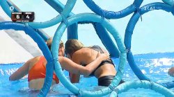 Μαίρη vs Στέλλα - Αν και τραυματίστηκε στο κεφάλι η Στέλλα πήρε την νίκη