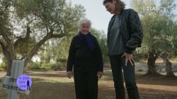 Η Κυρά της Χειμάρρας: Η γυναίκα φύλακας έξι νεκρών Ελλήνων στρατιωτών