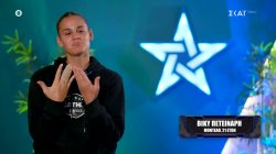 Απογοητευμένη από τον τραυματισμό στο δάχτυλο η Βίκυ, ενώ ρίχνει και μπηχτές προς την Κάρολ