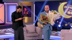 Ευχές, άνθη και το «πουλί του παραδείσου» στον Φάνη για την πρεμιέρα, από διάσημους και μη 