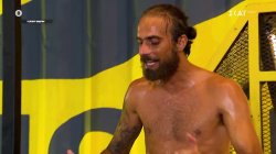 Χάνει την ψυχραιμία του ο Μάριος γιατί θεωρεί πως είναι υπερβολικά άτυχος 