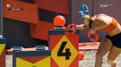 Μαίρη VS Στέλλα – Τα έχει όλα αυτή η αναμέτρηση, μέχρι τη μία να πετάει κρίκο στο κεφάλι της άλλης 