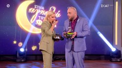 Ο Φάνης και η Μαριάντα τρώνε... σκυλοκέικ!! 