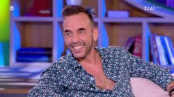 Η ιστορική στιγμή της γνωριμίας του με τον Γιάννη Αγγελάκα