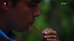 Ο Γιώργος Π. αποφασίζει να φάει κάτι που θυμίζει σκουλήκι