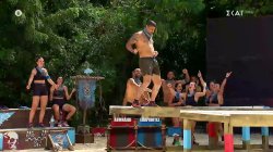 Γιάννης vs Μιχάλης: Ο Σιφάκης πανηγυρίζει πάνω στο τραπέζι λες και βρίσκεται στον Φέρρη