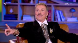 Ο Λάκης Γαβαλάς απαντά αν είναι ερωτευμένος και αν «μαρσάρει» και αποδεικνύει πως παραμένει fit 