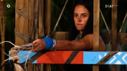 Η Ελένη Ζαράγγα και η Φωτεινή Καλεύρα μάχονται για την παραμονή τους στο Survivor