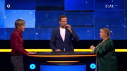 Η Χρύσα έχει όρεξη για κουβέντα και ο Γ. Λιανός την τρολάρει