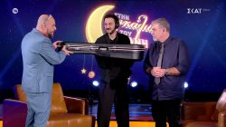 Μία υπερσπάνια και συλλεκτική κιθάρα, το δώρο του Φάνη στον Δημήτρη Σταρόβα 