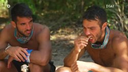 Ο Γιώργος Π. τρώει και πάλι ένα σκουλήκι