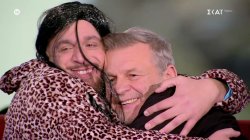 «Ψίθυροι Καρδιάς» 30 χρόνια μετά, με τον Απόστολο Γκλέτσο και τον Φάνη να παίζει την… Ερατώ  