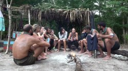 Η Αναστασία επιστρέφει στην καλύβα και αποκαλύπτει το περιεχόμενο του φακέλου