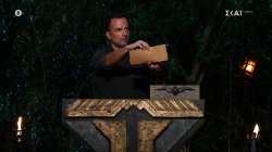 Κρισιμότατη και αμφίρροπη ψηφοφορία για τους Επαρχιώτες – Ο Σταύρος χρησιμοποίησε την πέτρα 