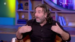 Ηλ. Βαλάσης: Πρέπει να «χάνεσαι» μέσα στον ρόλο – Τώρα μακραίνω τα μαλλιά για κάτι που ίσως γίνει σε 2 χρόνια 