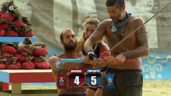 Ο Γιάννης είναι διατεθειμένος να κρατάει το βάρος για ώρες και δίνει στην ομάδα του το προβάδισμα 