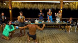 Οι Επαρχιώτες περνάνε τέλεια στο 5άστερο, τρώνε & πίνουν μέχρι σκασμού και ρίχνουν και ζεμπεκιές 