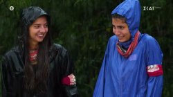 Η καταρρακτώδης βροχή «μαστιγώνει» τους Survivors, αλλά η εικόνα των κεφτέδων τους δίνει ελπίδα