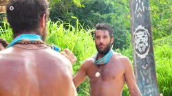 Δημήτρης και Μάνος συνεχίζουν την καζούρα, ωστόσο «ενώνονται» όταν ο Γιώργος κάνει παρατήρηση 