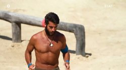 Ο Μάνος καταφέρνει να κερδίσει τον Νίκο και φέρνει τους Επαρχιώτες ένα βήμα πριν την ασυλία 