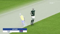 Ο Ντέσερς στέλνει την μπάλα στα δίχτυα, αλλά το γκολ ακυρώνεται για οφσάιντ μέσω VAR