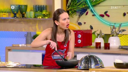 Βικτώρια και Ντιάνα δεν σταματούν να μαλώνουν κατά τη διάρκεια του μαγειρέματος, αλλά μήπως αυτό είναι το μυστικό τους; 