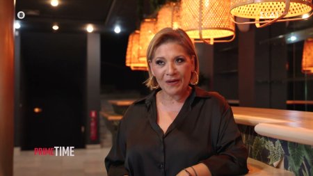 Γιώτα Νέγκα: Θυμάμαι παιδί να κάθομαι στα πόδια του πατέρα μου και να τραγουδάει Στέλιο Καζαντζίδη