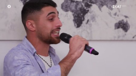 Ο Κυριάκος τραγουδά 