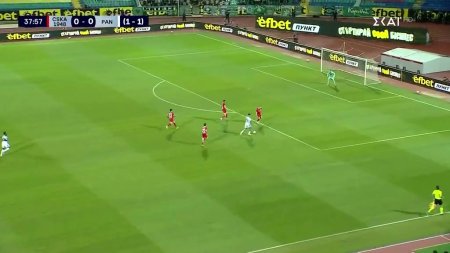 Ατομική προσπάθεια του Ραστόντερ στην αντεπίθεση, λίγο άουτ του σουτ που επιχείρησε